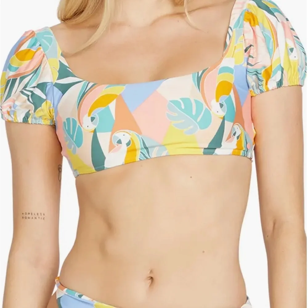 NWT Volcom Parrotise Floral Puff Sleeve Swim Crop Top - Picture 2 of 8